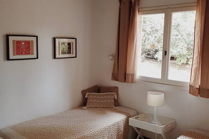 Location de vacances pour 6 personnes, avec terrasse et jardin dans Plage De L Ovu Santu - 4