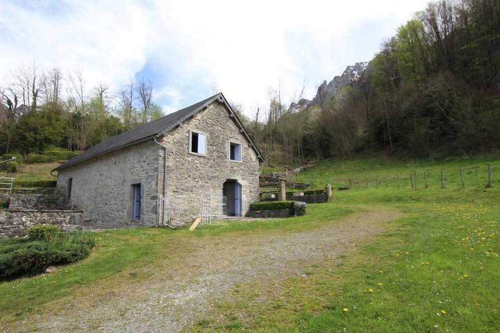 Gîte pour 8 personnes, avec jardin dans vallée d'Aspe - 2