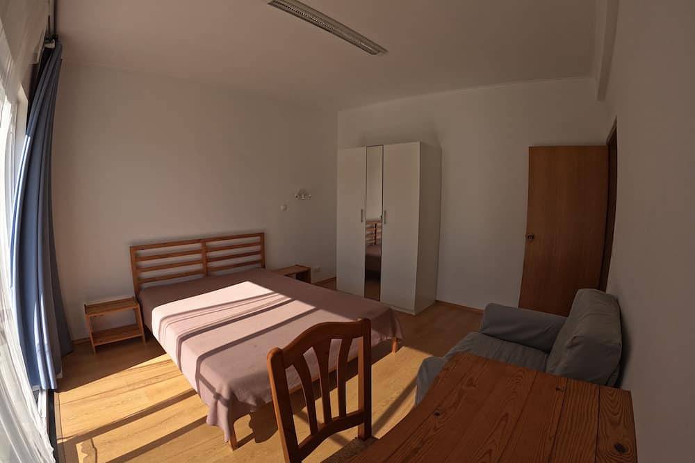 Apartamento entero, Apartamentopraiadoalmoxarife has a peaceful view over the fields and the ocean. in Faial