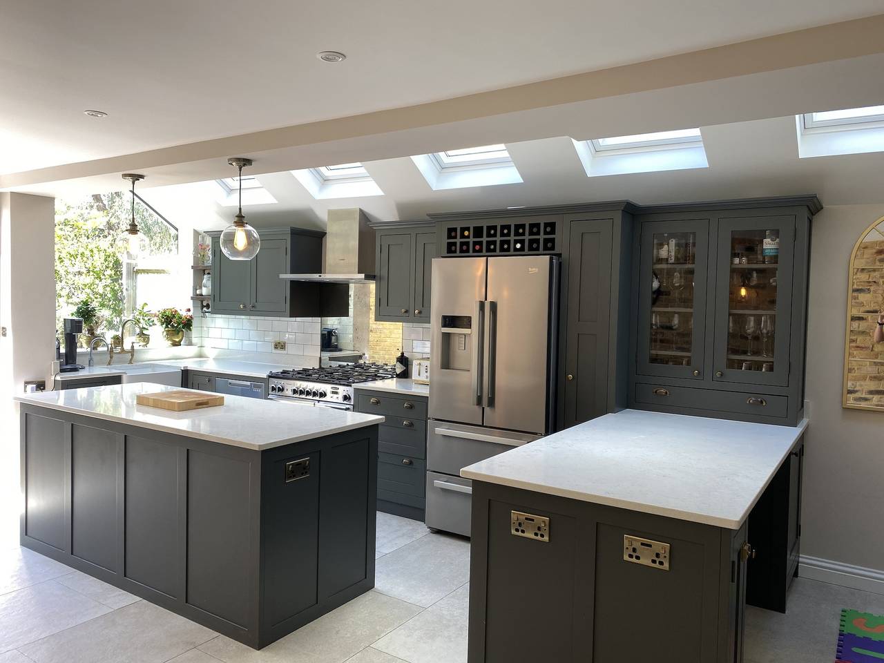 House - Sleeps 8 - Garden - Children's Play Area in Merton, London