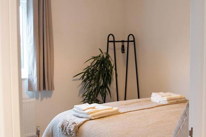 2 bedroom, 10 minute walk to city centre. Parking and outside space. in Wells, Somerset
