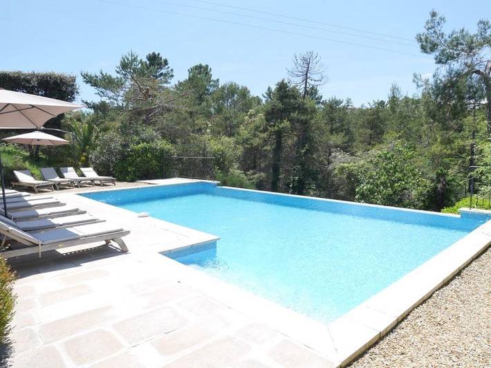 Appartement de vacances pour 4 personnes, avec jardin ainsi que piscine et terrasse