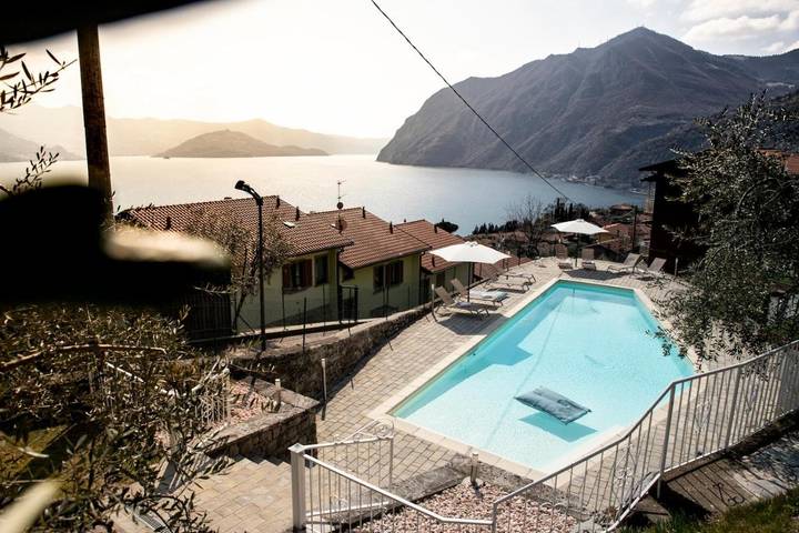 Hotel für 2 Personen, mit Terrasse und Whirlpool sowie Garten und Pool in Riva di Solto