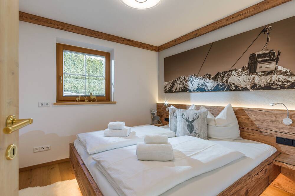 Luxus-Chalet 330 m² • Sauna, Jacuzzi & Bergblick bis zu 14 Personen in Kirchberg in Tirol, Kaisergebirge