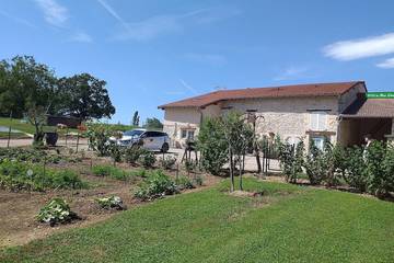 Gîte pour 4 personnes, avec piscine à Tossiat
