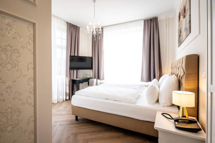 Hotel für 2 Personen, mit Balkon und Sauna, kinderfreundlich in Bad Neuenahr - 4