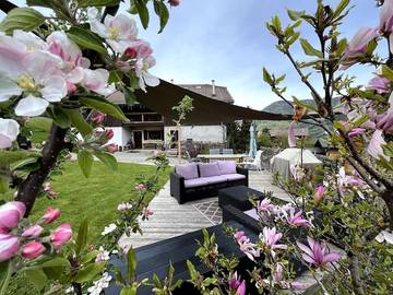 Gîte pour 12 personnes, avec vue et jardin, animaux acceptés à Vacheresse