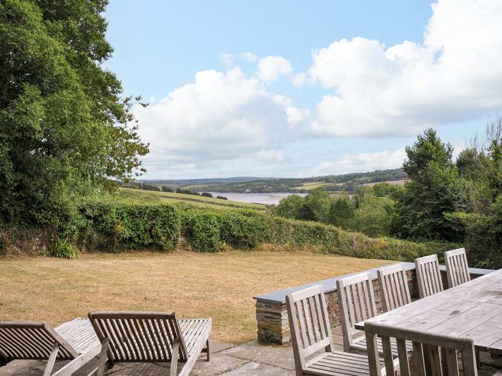 Cottage for 11 people, with garden in Cornwall