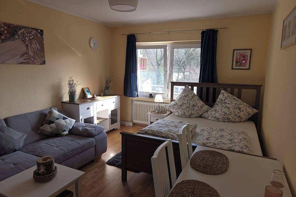 Ganze Wohnung, Park & Meer – 4 Zi. Ferienwohnung im Grünen | Balkon, Parkplatz | bis 9 Personen in Rostrup, Bad Zwischenahn