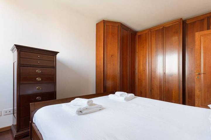 Ganze Wohnung, Cozy 50m2 apartment, perfect for 4 people, located on the 5th floor of a building with lift just 500m from Parco Nord, the largest green area in Milan!At 500m there is the Bruzzano-Parco Nord stop of the S2/S4 suburban train which in just a few stops t in Mailand, Mailand Provinz