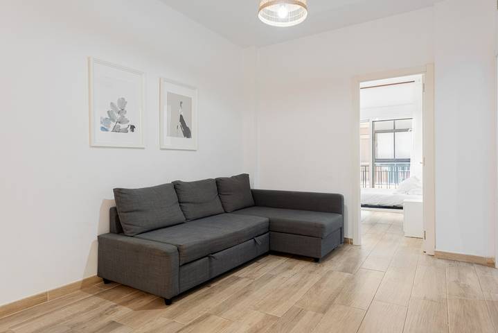 Holiday apartment for 8 people, with balcony in Spain