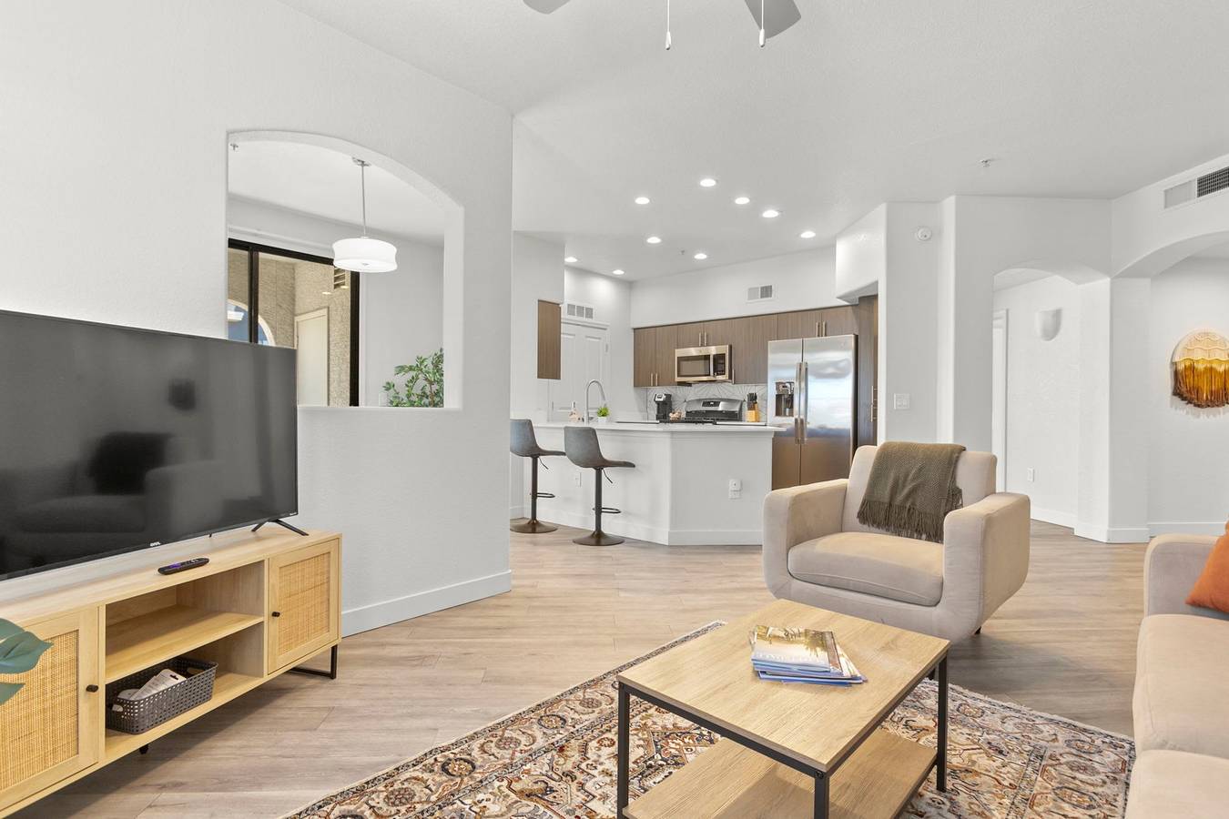 Ganze Wohnung, Cozysuites Glendale by the stadium w pool 16 in Glendale, Maricopa County