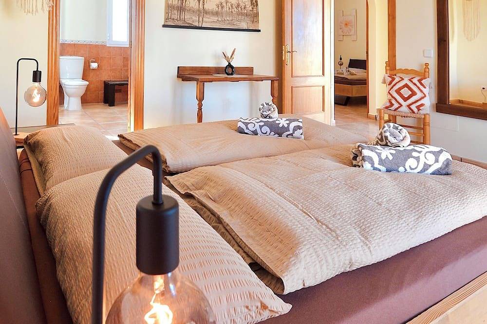 Villa Puerta del Sol für 10 Personen/ Pool/ Wifi / Klima / April 24 Renoviert in Cala Antena, Manacor