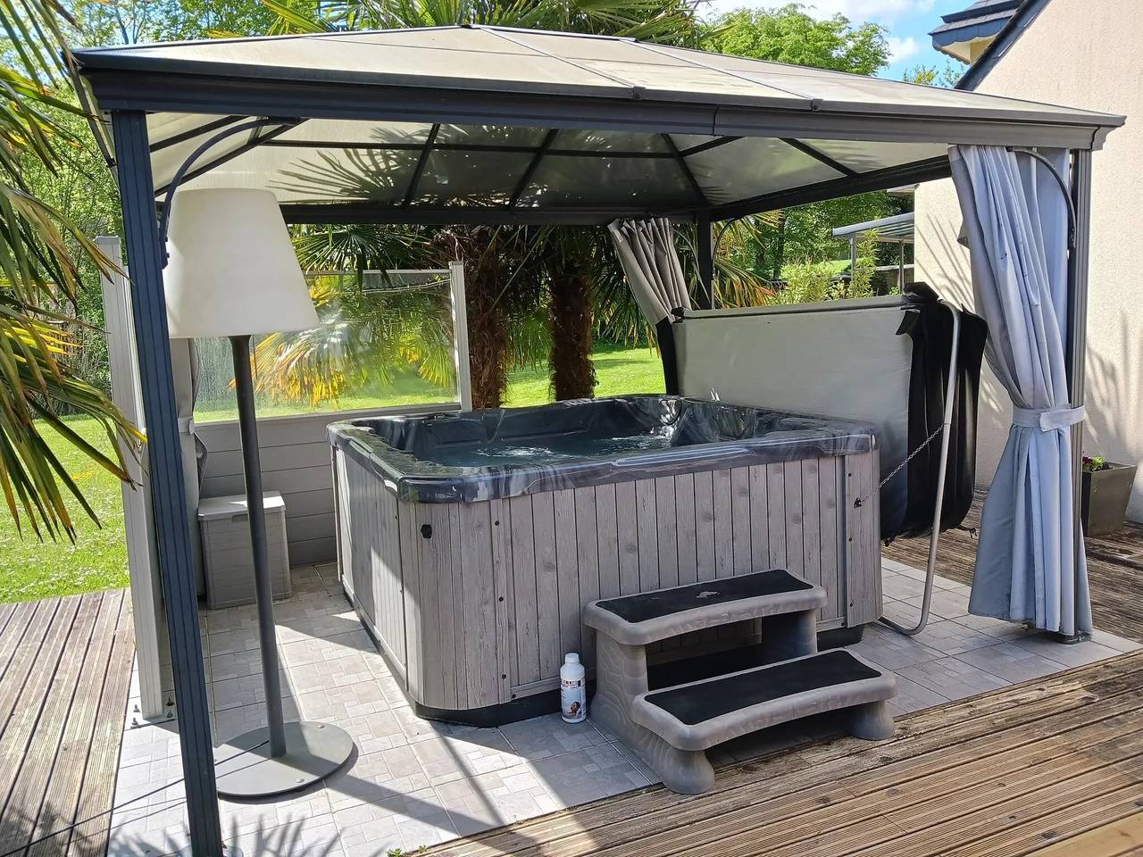 Gästezimmer „Chambre Cosy à l’écrin de bois“ mit Terrasse, Garten, Wlan in Guerlédan, Guingamp Region