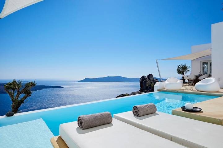 Chalet para 4 personas, con piscina además de terraza y vistas al mar en Santorini