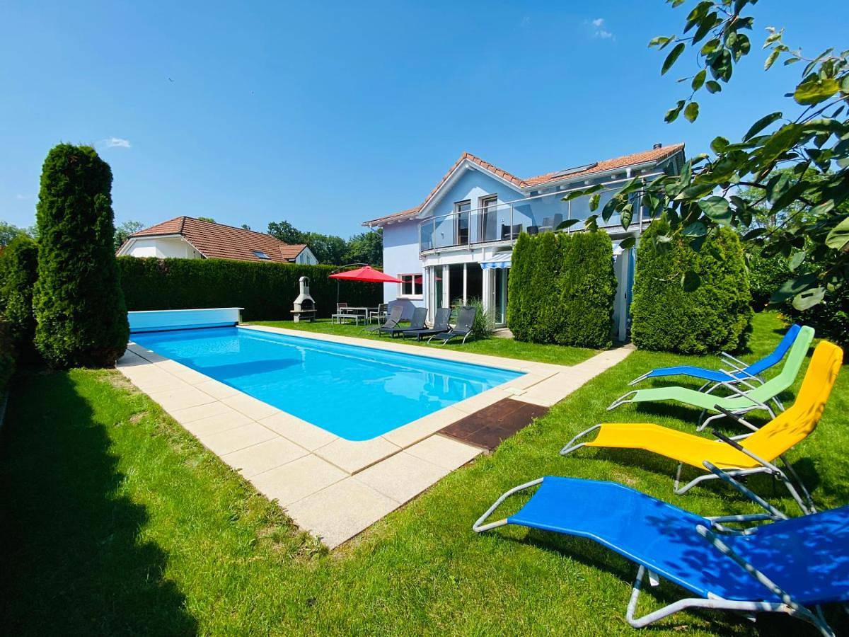 Villa with Pool - Leon's Holiday Homes in Aargau-Basel