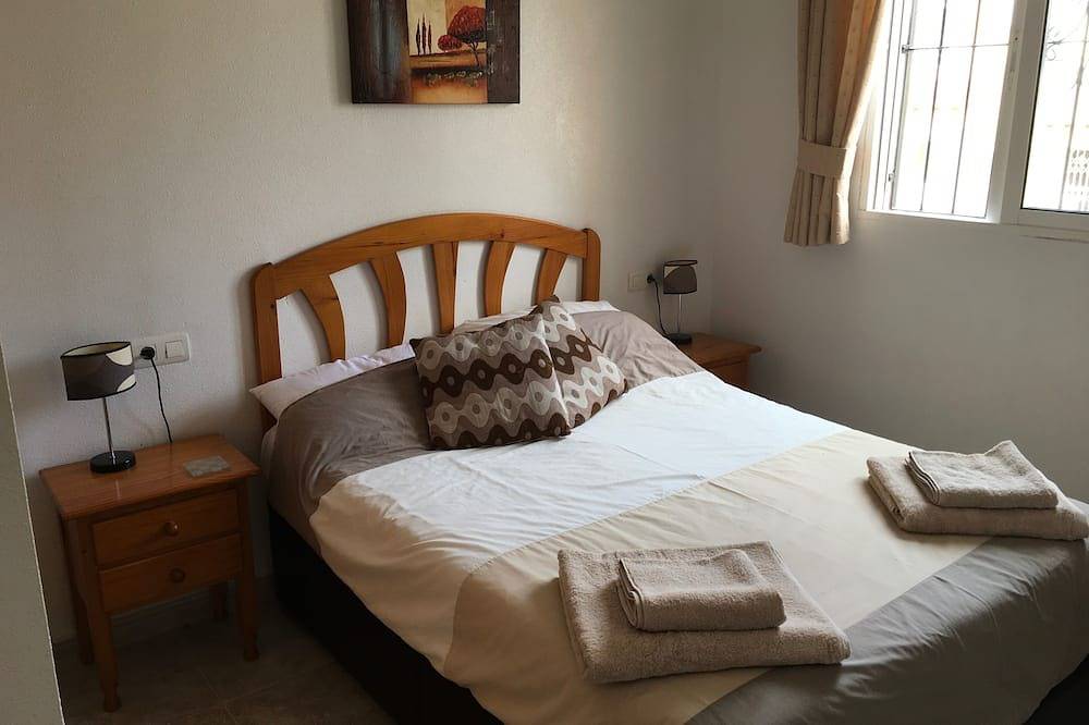 Entire apartment, Apartment with great pool 12 min walk to Villamartin Plaza in Panorama Golf, Orihuela