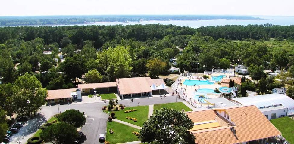 Mobil home pour 8 personnes, avec terrasse et piscine, animaux acceptés à Sanguinet - 3