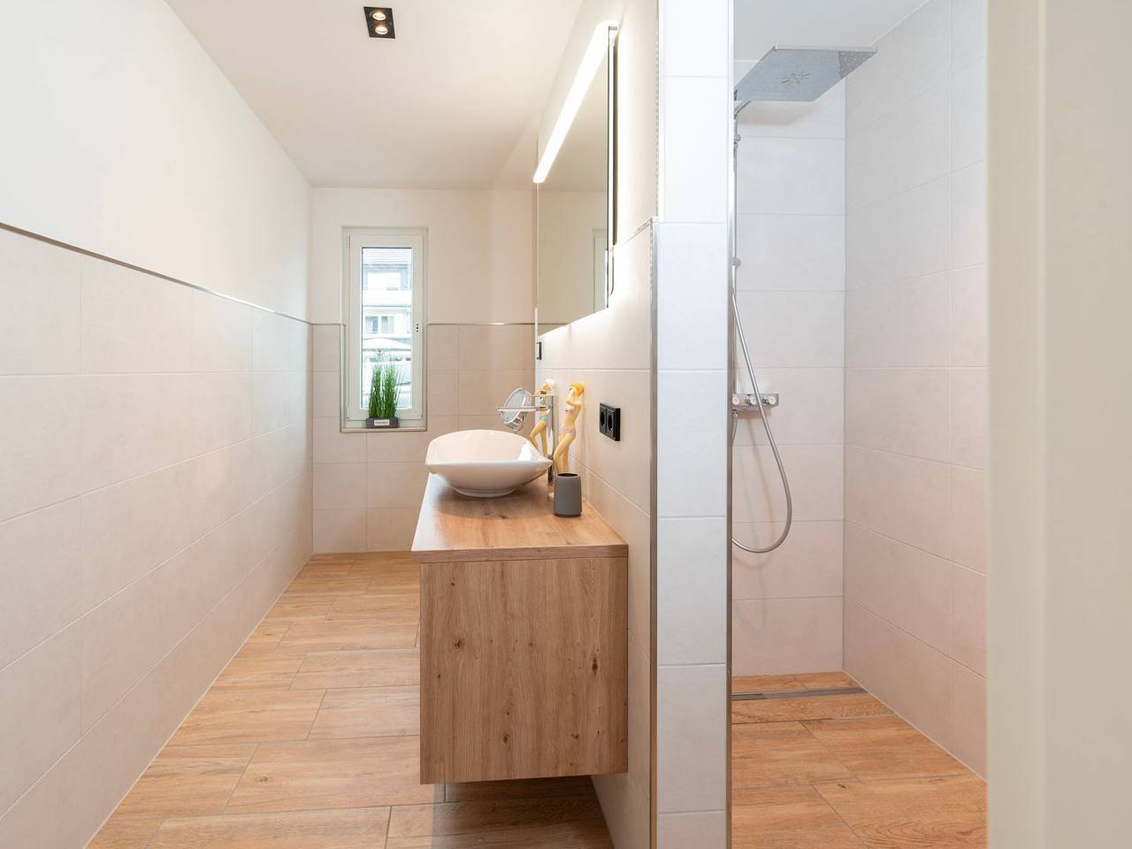 Ganze Wohnung, Inseltörn Wohnung 4
Große Wohnung in ruhiger Lage für bis zu 5 Personen und Eintritt in die Meerzeit in Büsum, Dithmarschen