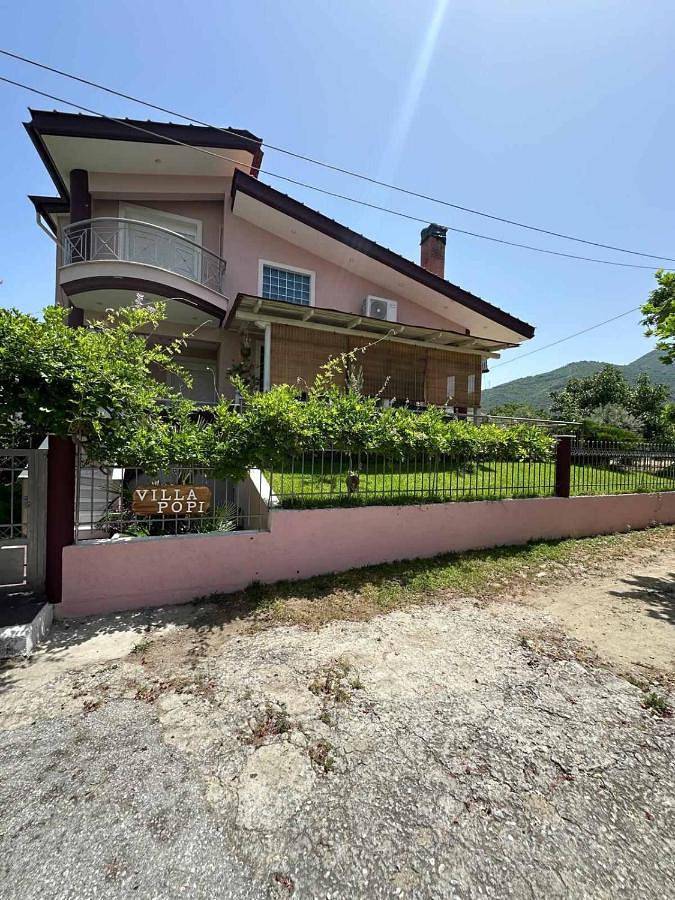 Location de vacances pour 8 personnes, avec Balcon et Jacuzzi ainsi que Terrasse et Jardin dans Stavros - 2