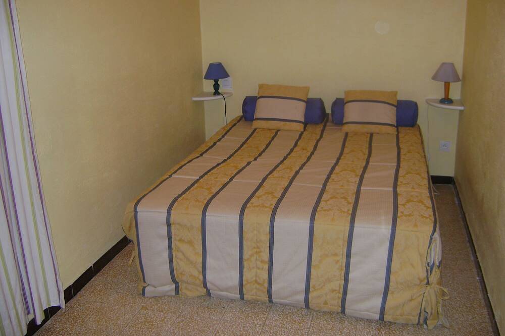 Bonito apartamento de 3 estrellas con vistas al mar en la Riviera francesa. in Rayol-Canadel-sur-Mer, Parque nacional Port-Cros