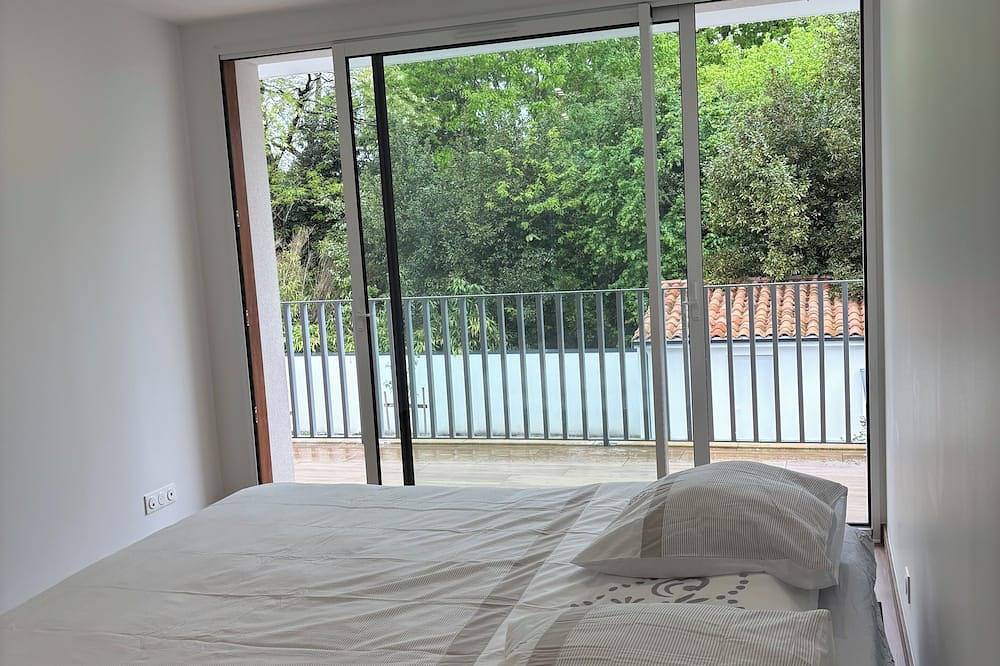 New house with swimming pool in Pessac, Bordeaux region