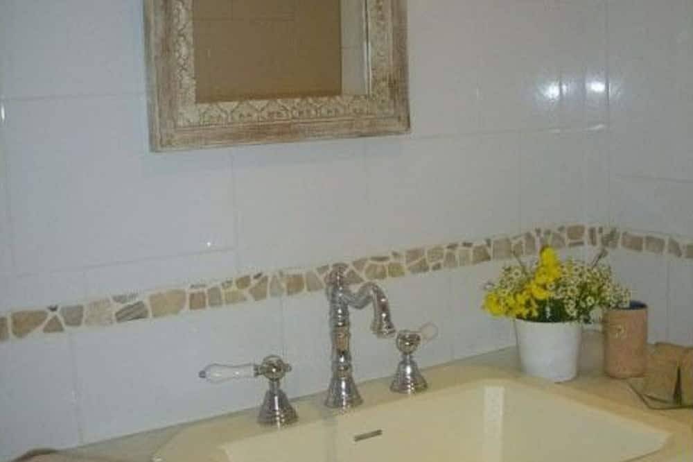 Appartement entier, Spacieux 3 pièces avec terrasse privée et spa in Sainte-Agnès, Côte méditerranéenne (France)