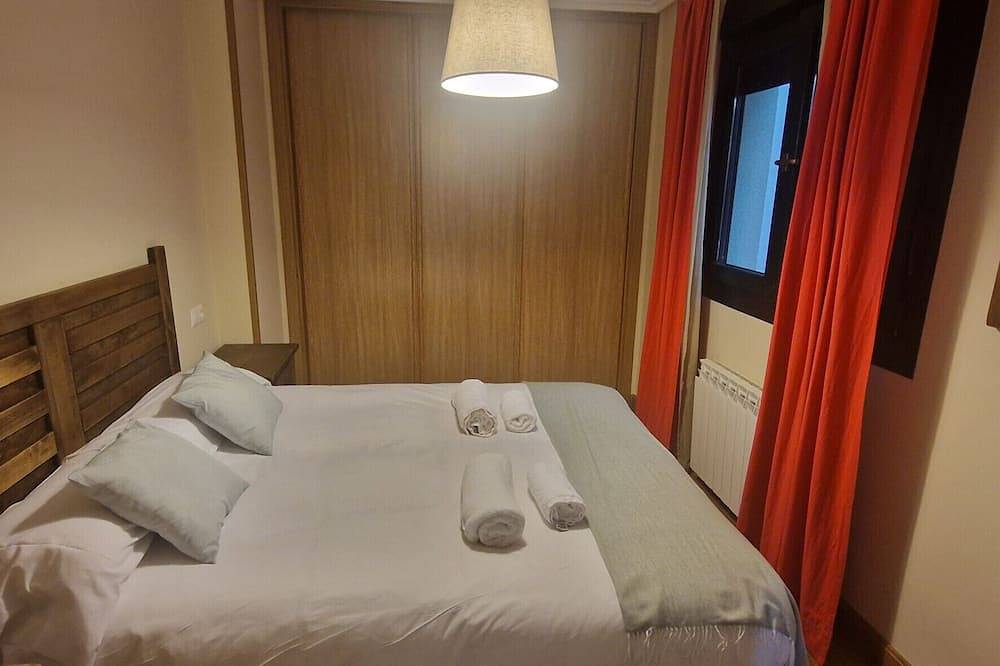 Entire apartment, 21A04 Apartamento felechosa cerca de las estacione in Aller, Puerto de San Isidro