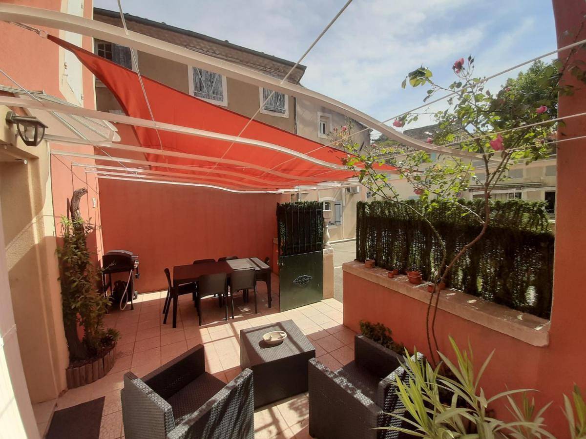Appartement entier, Au soleil du Tricastin - Appartement 3 chambres avec terrasse in Pierrelatte, Région de nyons