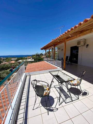 Gîte pour 2 personnes, avec vue et balcon dans Anavissos