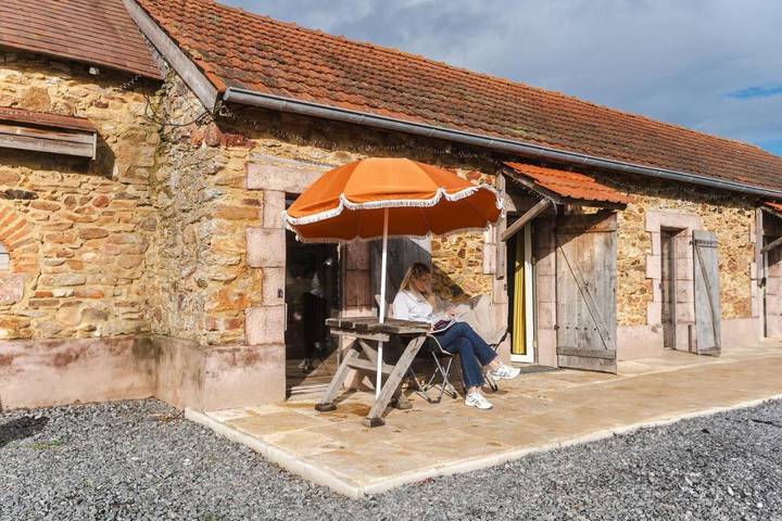 Gîte pour 2 personnes, avec jacuzzi et sauna ainsi que jardin et piscine à Saint-Désiré