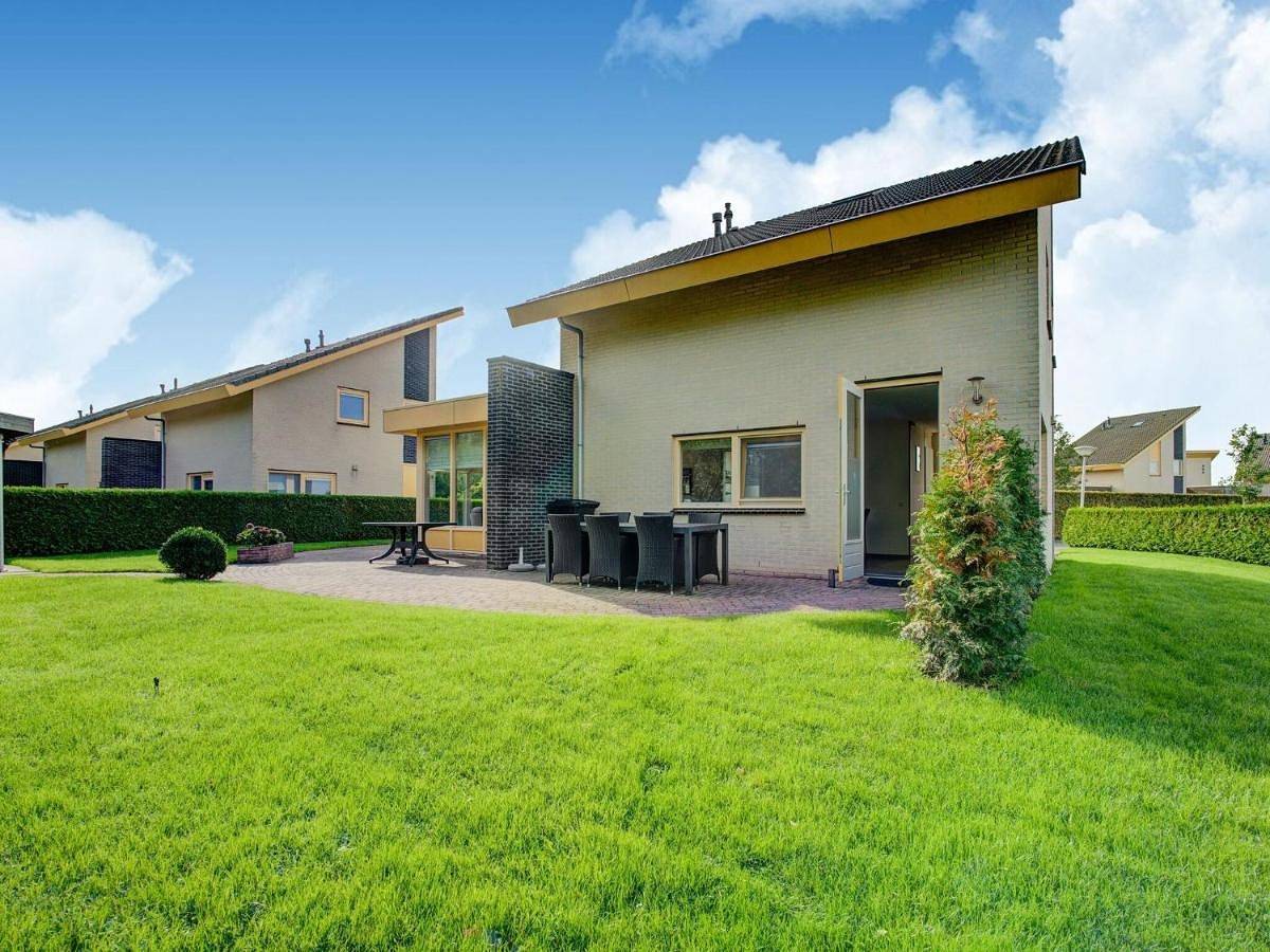Three-Bedroom Holiday Home in Ijsselmeer