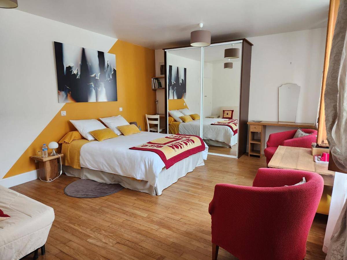 Bnb Confort in Bruère-Allichamps, Saint-Amand-Montrond