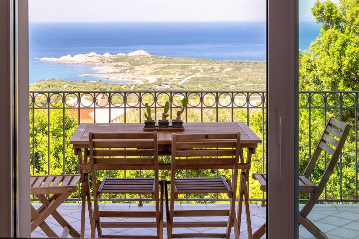 Entire apartment, Apartment 'Due Passi Dal Mare' with Sea View, Private Garden and Air Conditioning in Trinità d'Agultu e Vignola (Borgo), Trinità d'Agultu e Vignola