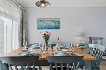 Apartment for 4 People in Saundersfoot, Pembrokeshire, Photo 1