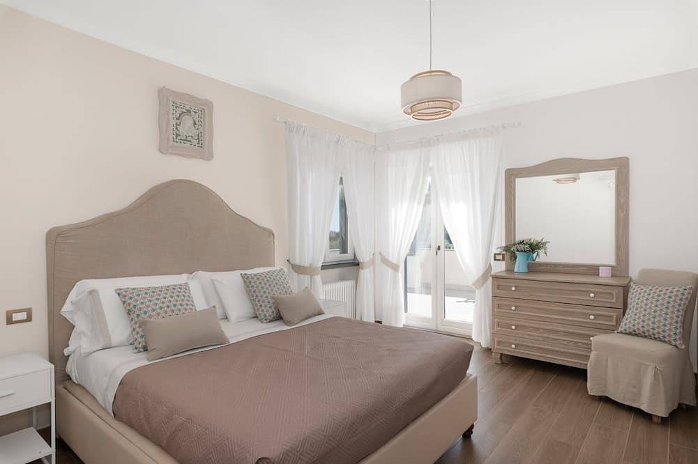Villa Simona, halfway between Positano and Sorrento in Piano di Sorrento, Sorrentine Peninsula