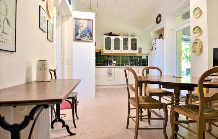 Appartement de 120m² avec piscine et parking à Sernhac in Sernhac, Région de Nîmes