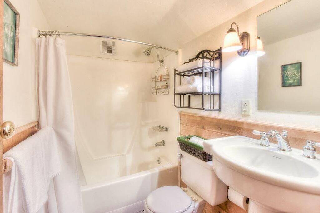 Cottage for 5 Guests in Homewood, Placer County