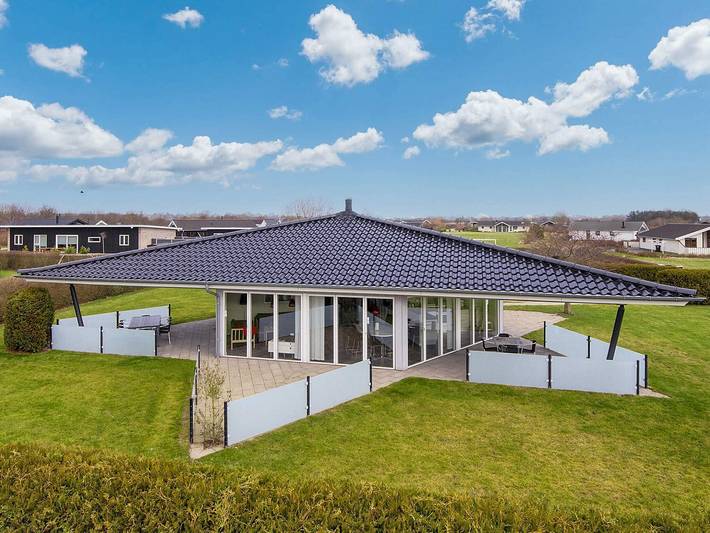 Ferienhaus für 8 Personen, mit Whirlpool und Terrasse in Sydals