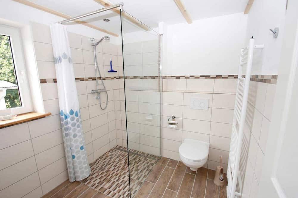 Ganze Wohnung, In märchenhafter Alleinlage im schönen Angeln, befindet sich unsere gemütliche Ferienwohnung \"Aschenputtel\" im modernen Landhaus Stil und großflächigem, gepflegten Außenbereich mit diversen Spielmöglichkeiten in Scheggerott, Schleswig-Flensburg