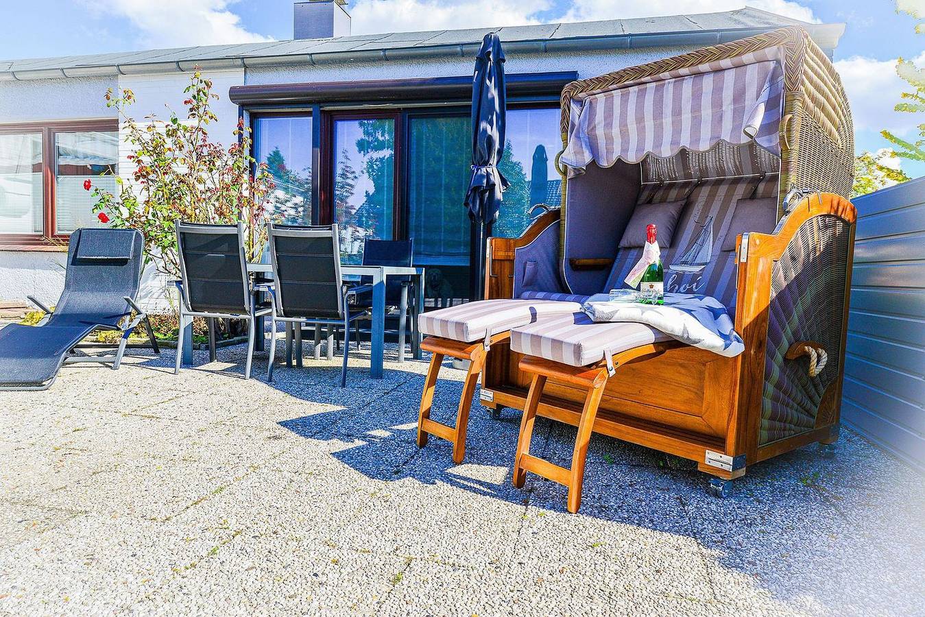 Ganze Wohnung, He06 Moderne Design-Wohnung mit Terrasse im freistehenden Haus in Sahlenburg, Cuxhaven