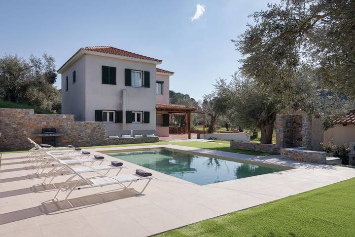 Villa für 9 Personen, mit Balkon und Terrasse sowie Garten auf Skiathos