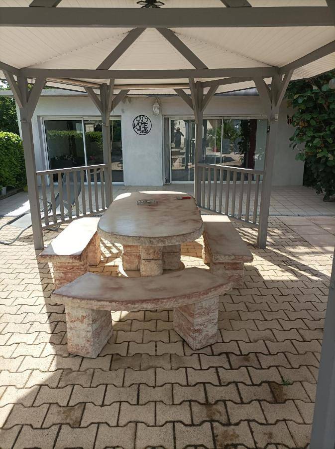 Gîte pour 3 personnes, avec jardin et piscine à Saint-Lattier