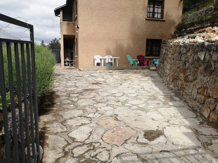 Gîte pour 5 personnes, avec terrasse dans Le Rozier