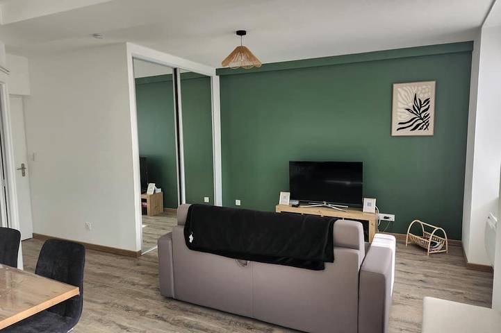 Ganze Wohnung, Gemütliche Auszeit: Private Sauna, Garten und Parkplatz in Fleury-les-Aubrais, Orléans und Umgebung