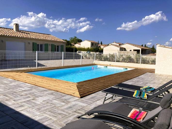 Villa pour 6 personnes, avec terrasse ainsi que jardin et piscine