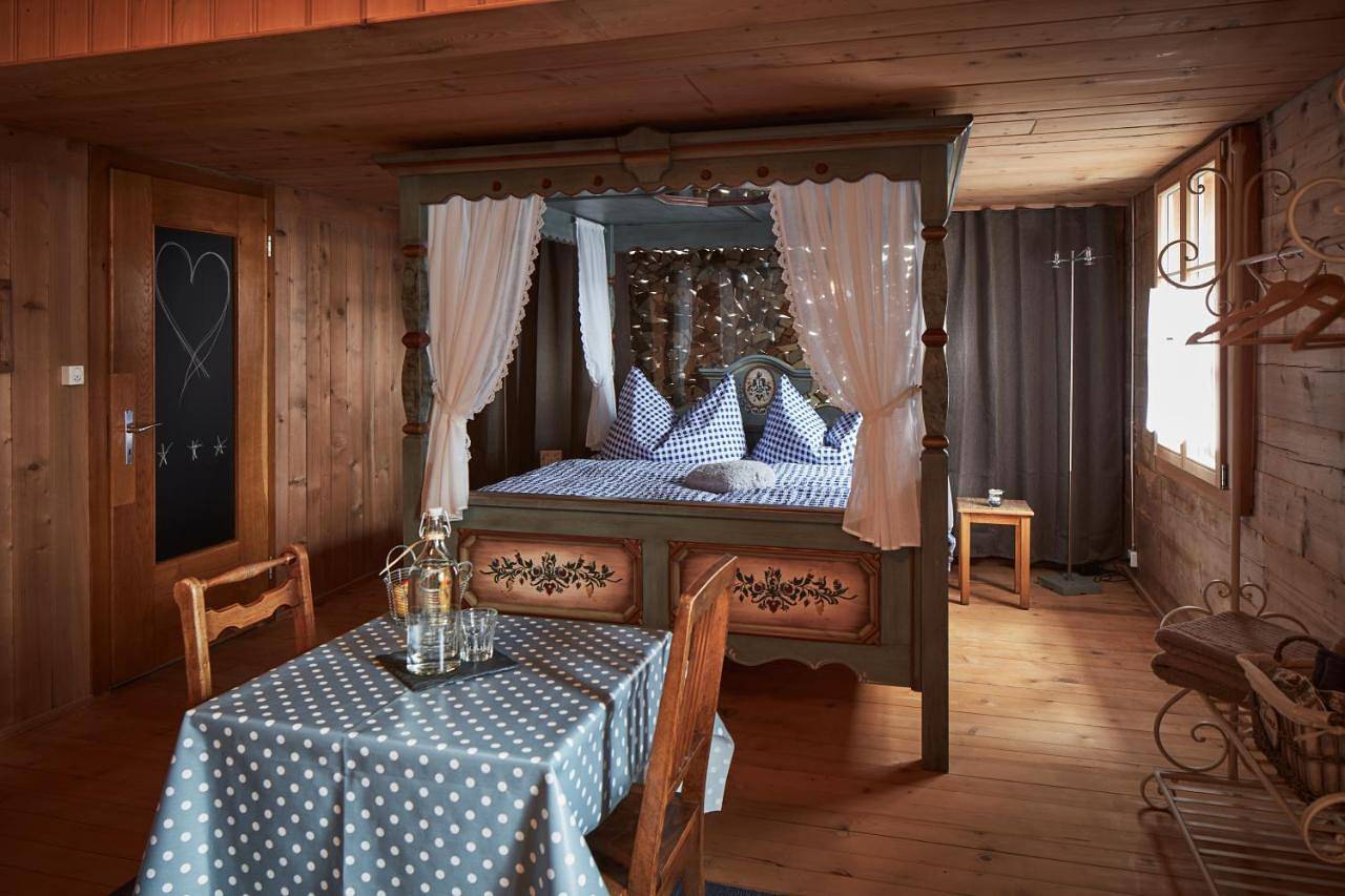 Nostalgie Bed & Breakfast Chrämerhus in Medel (Lucmagn), Surselva