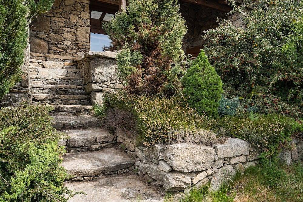 Entire apartment, Apartment-Ensuite with Jet bath in Navarredonda de Gredos, Ávila Region