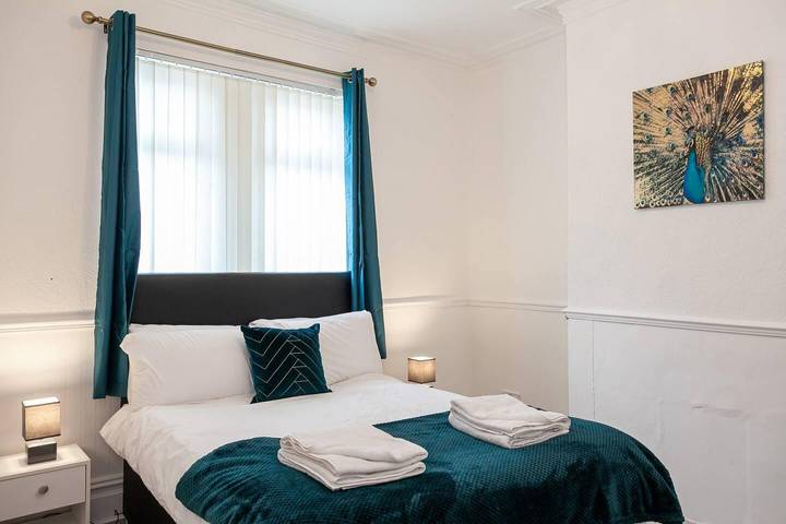 Holiday rental for 9 people, with Terrace and Garden in Stoke-on-Trent