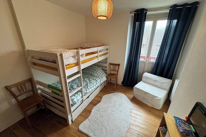 Ganze Wohnung, Appartement de Villa Historique - 50m de la Plage in Lion-sur-Mer, Caen und Umgebung